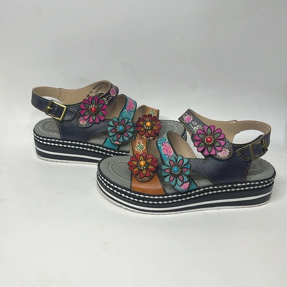 L’Artiste Spring Step Rebecka leather flowered EU 36 US 5.5-6 hook/latch sandals - Picture 5 of 8